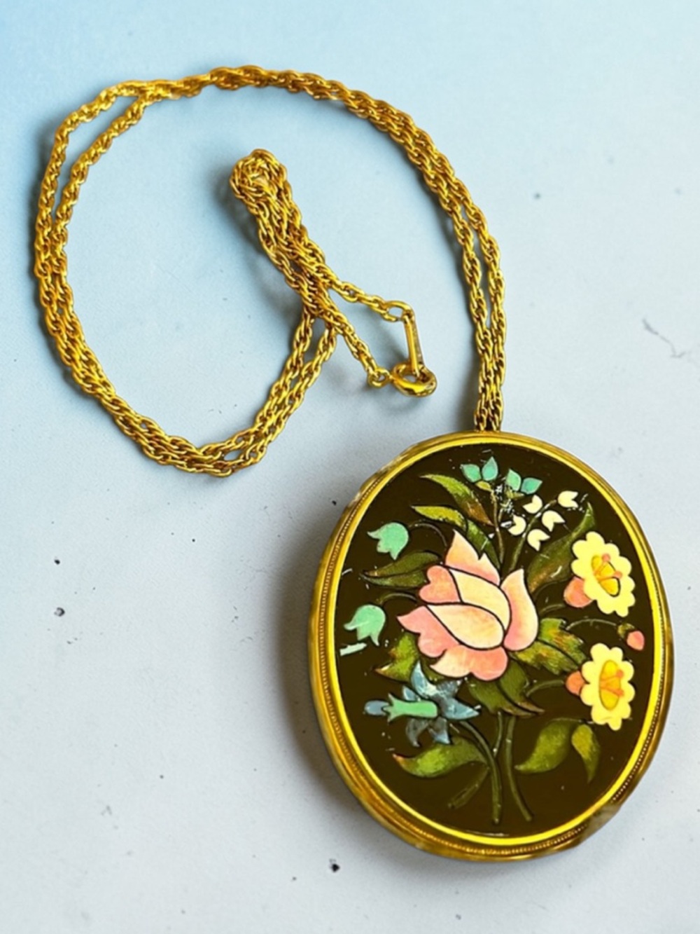 Vintage Mid Century Avon Floral Bohemian Pendant Necklace with Gold Chain Signed